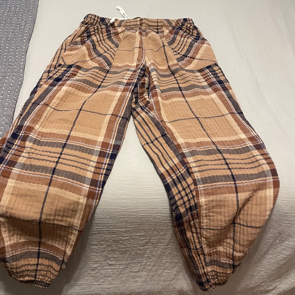 Aerie Size Medium Plaid Tan Bottoms. Only worn twice. Excellent condition!